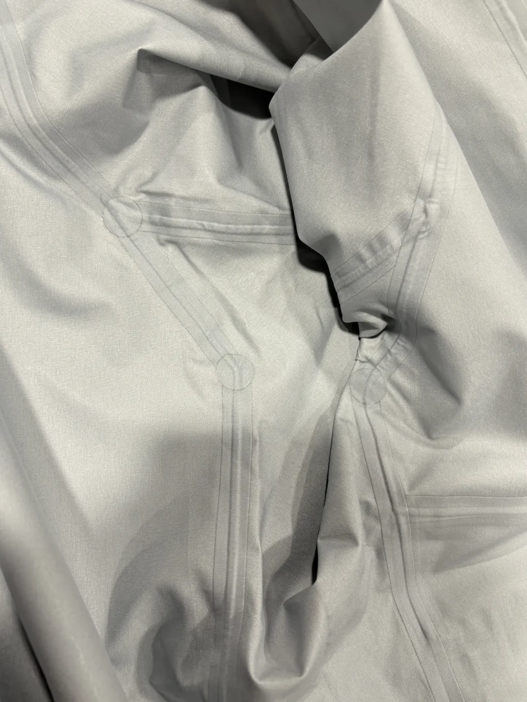 GORE-TEX:户外圈传奇的防水膜,源自一次「意外一拽」