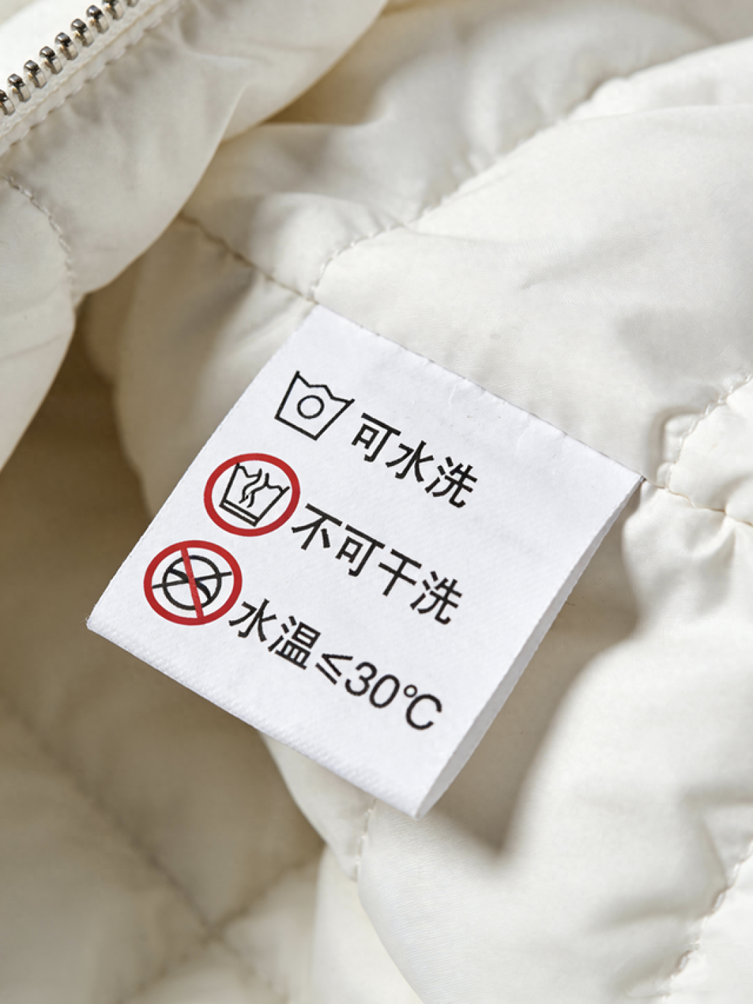 羽绒服花三五十去干洗，可能也是水洗的？不少洗标写“不可干洗”，看清再送