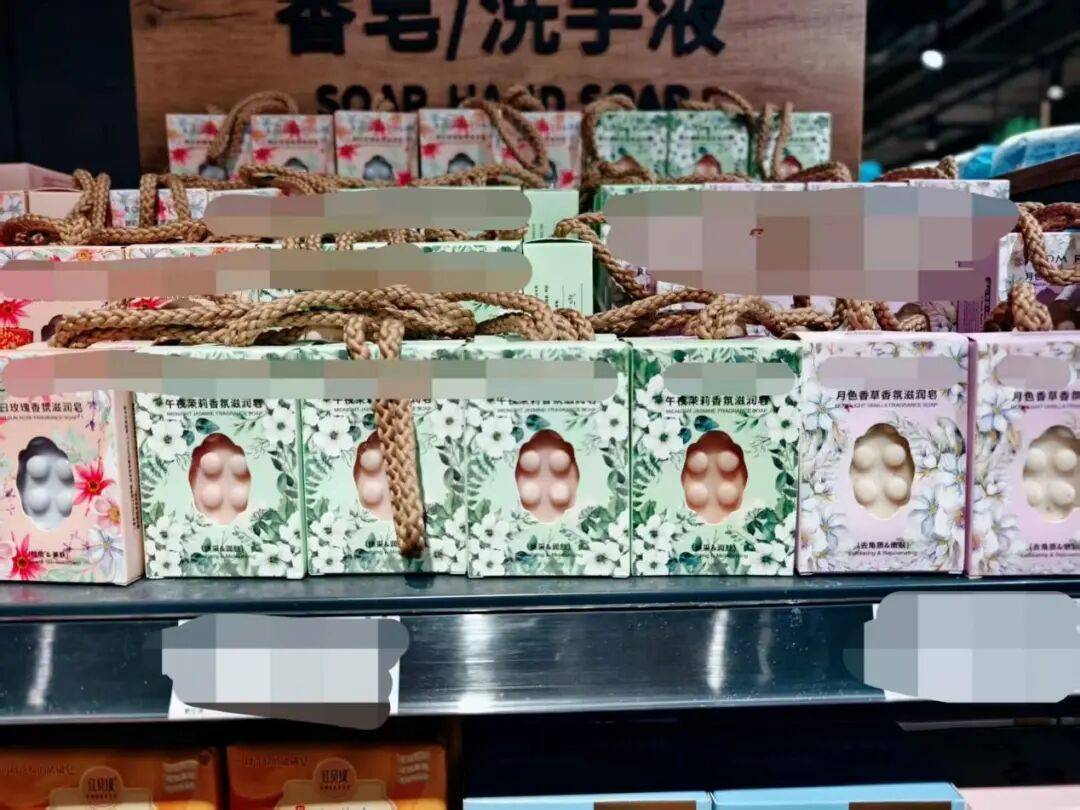 爷爷怕饮料坏了先替孙子尝一口,竟是洁厕慕斯:家里有老人小孩,先翻卫生间柜子