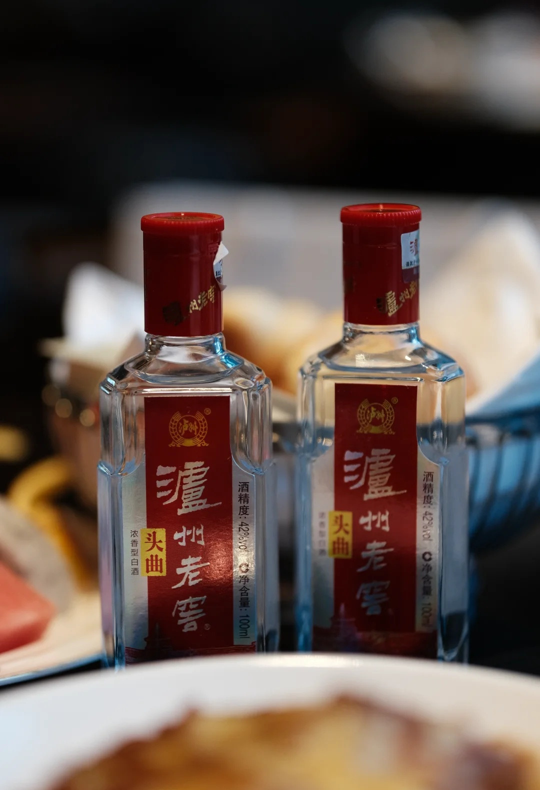 泸州老窖头曲小酒双瓶餐桌实拍