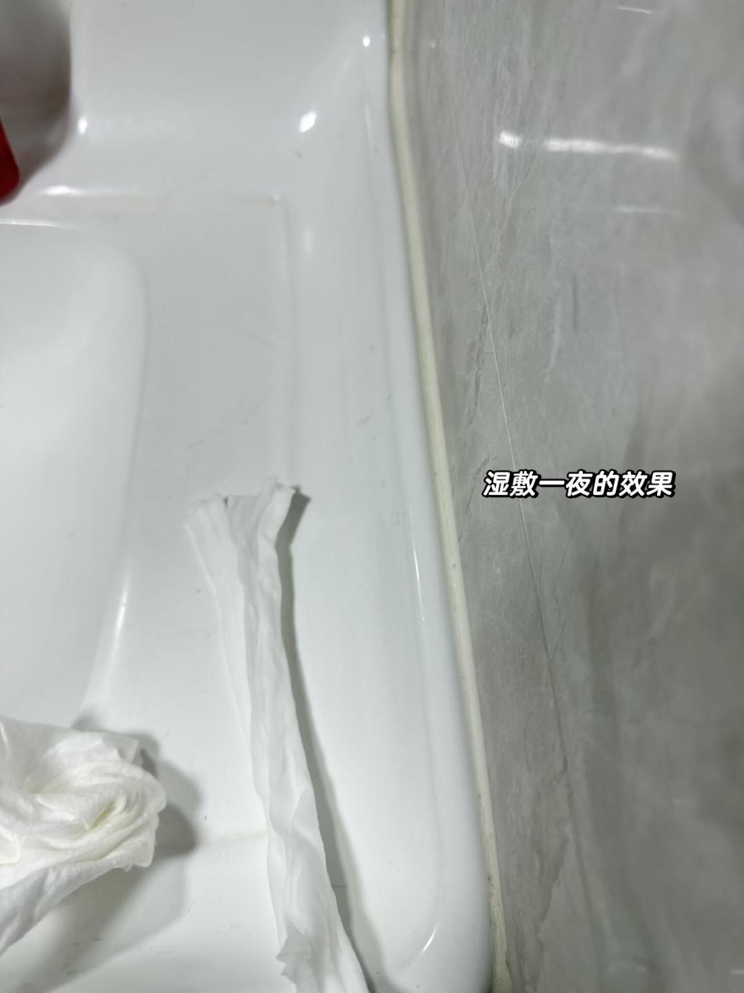 玻璃胶发霉别急着敷84：先捏一捏，硬的敷一夜能救，粉化的不如十几块铲了重打