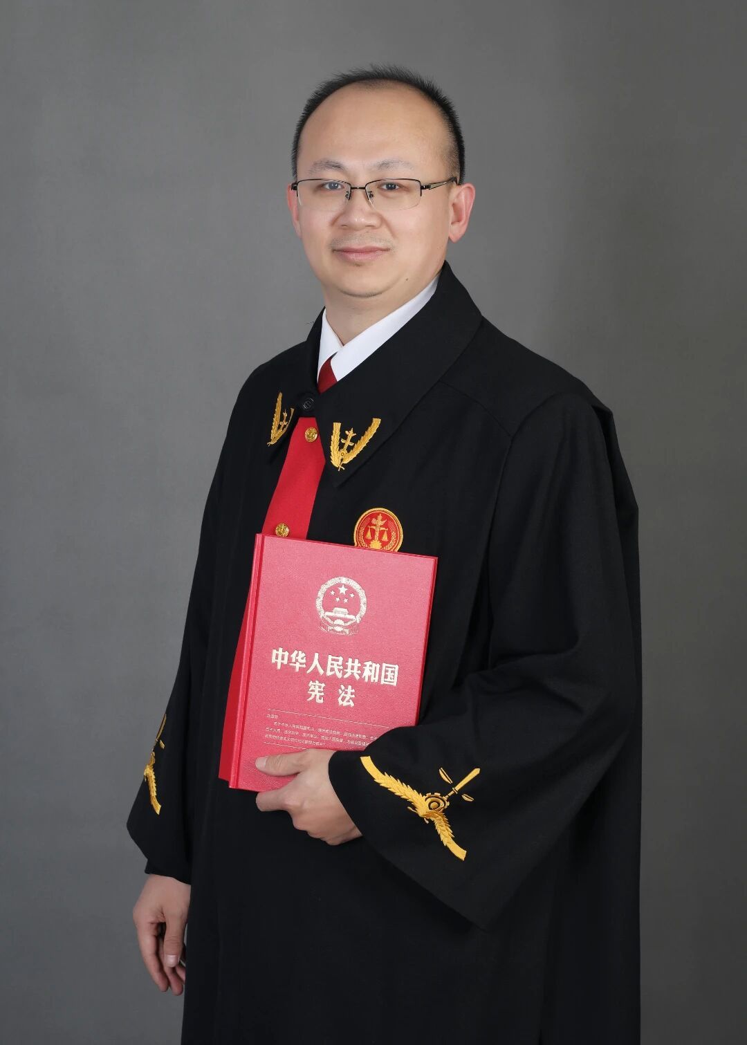 离卧室窗40厘米，法院判了：拆！邻居空调外机这笔账，供暖季前先看看