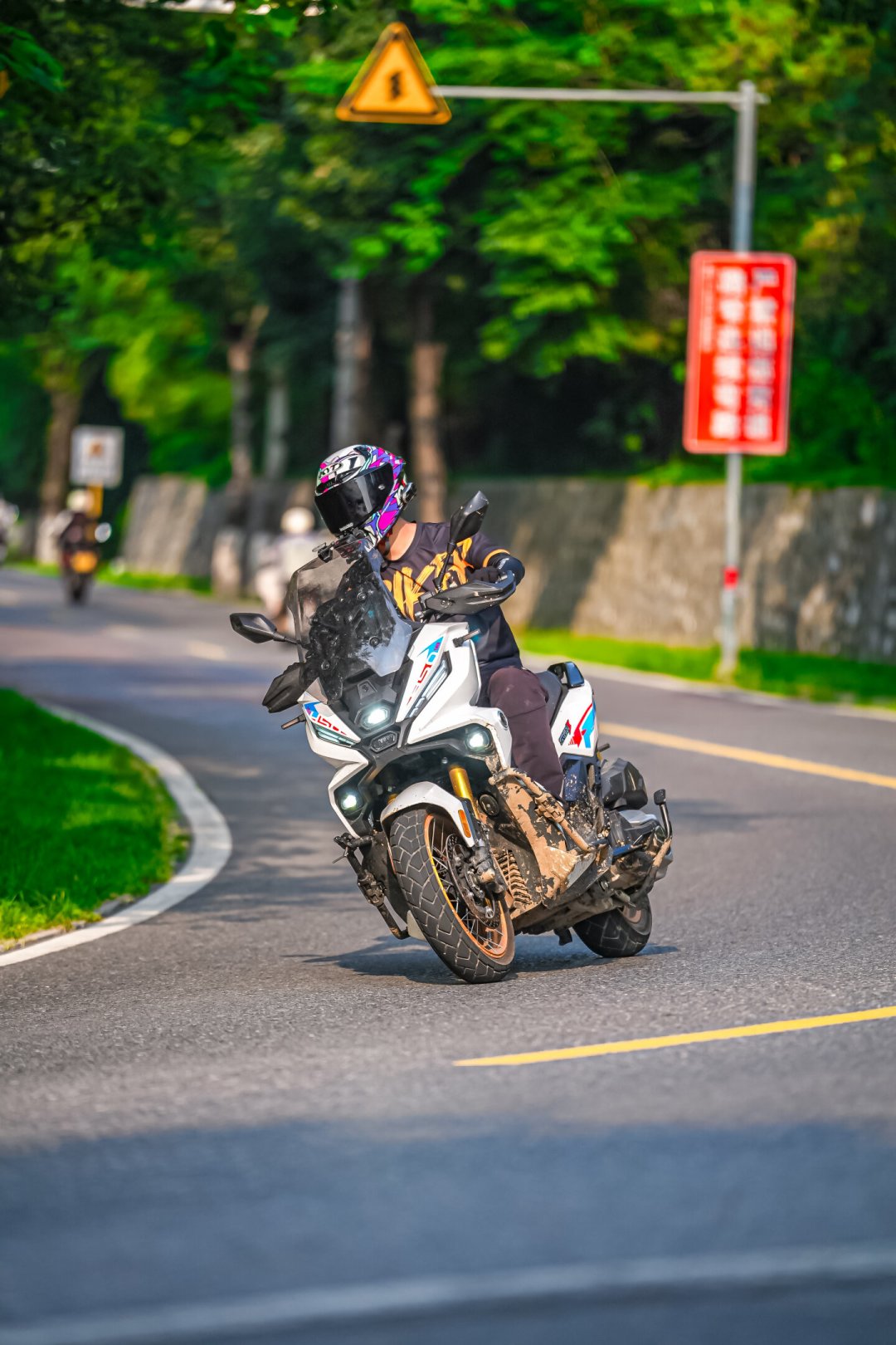 已换过油箱的SR450X,和甩出五年不限里程质保的RT450:同一台隆鑫398双缸,差的两千块买的是四个月实战记录