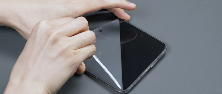 iPhone Duo 的「纳米纹理」徒手能撕下来：折痕从来是被一张膜藏住的——已买的别手欠，没买的先去强光下看真机