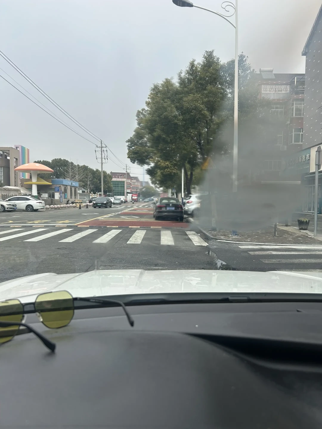 车窗起雾,防雾剂可以晚点再买