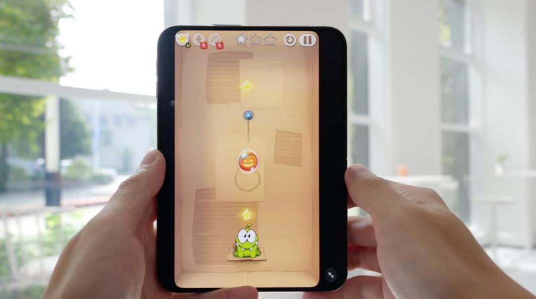 比 iPhone Duo 裂屏更吓人的,是那张维修价目表
