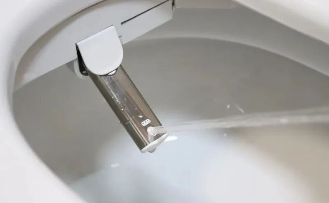 双11买智能马桶盖:急着比即热储热之前,先查马桶旁边那个插座