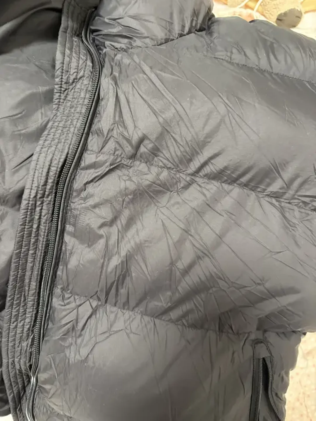 6件羽绒服真空压了10个月全变薄,烘干机也没救回:刚翻出来的现在救还来得及
