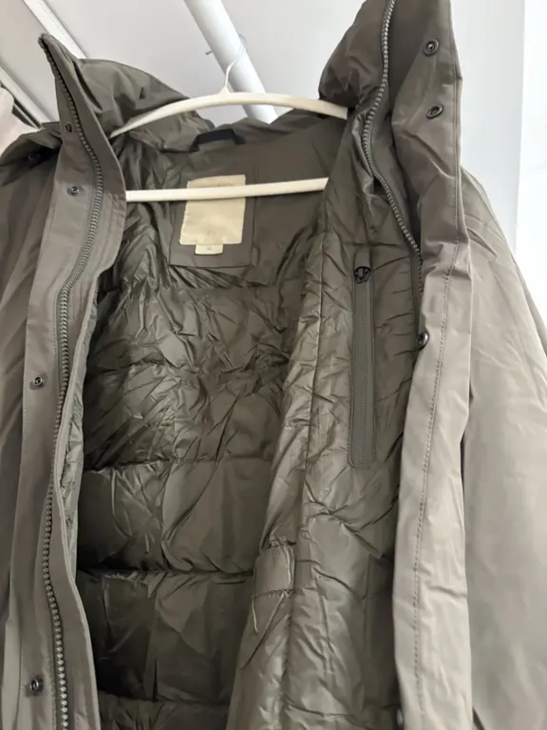 6件羽绒服真空压了10个月全变薄,烘干机也没救回:刚翻出来的现在救还来得及