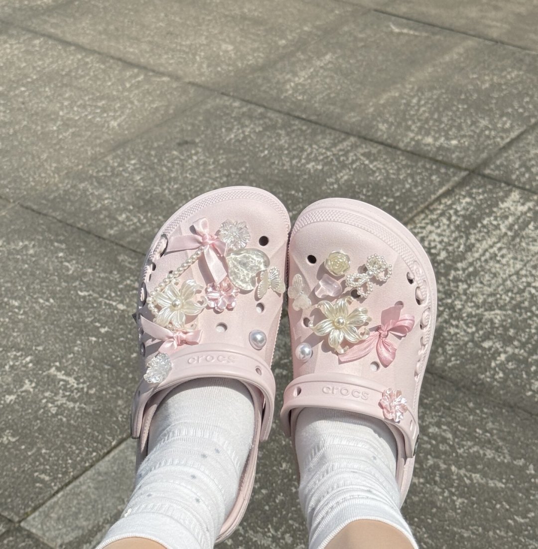 「569元联名二手半价甩」撞上「182人蹲帖等好价」：洞门人双11蹲Crocs，付尾款前先把价梯、来路、季节这三本账对完