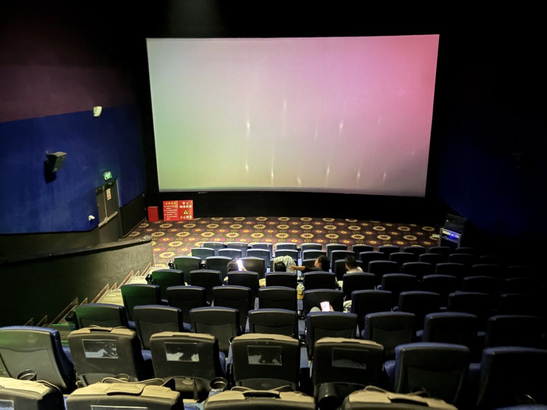 三天116万、场均1.2人:国内第一部AI院线电影上映,银幕越大,AI的破绽越藏不住