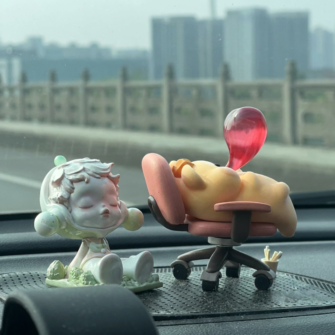 气囊热搜吵“该弹没弹”，别忘了另一半：真弹开那几十毫秒，中控摆件就是子弹——双11车内装饰30秒红区自检