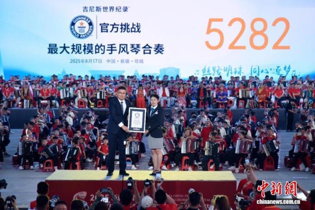 5282人同奏一台手风琴:被讨论没落的乐器,正被年轻人重新抱起