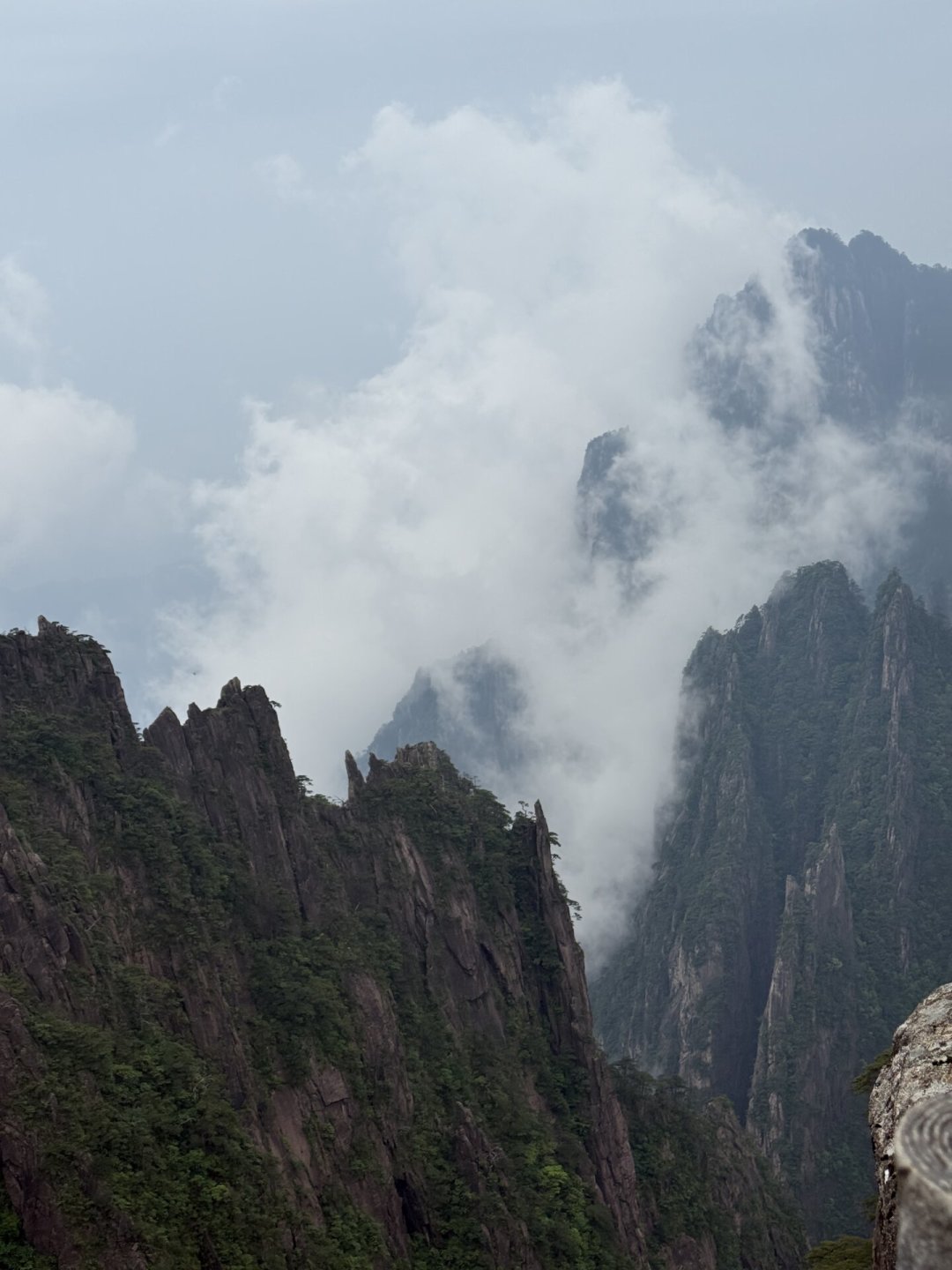 带娃黄山，当日往返还是山顶住一晚？看这两条线再定