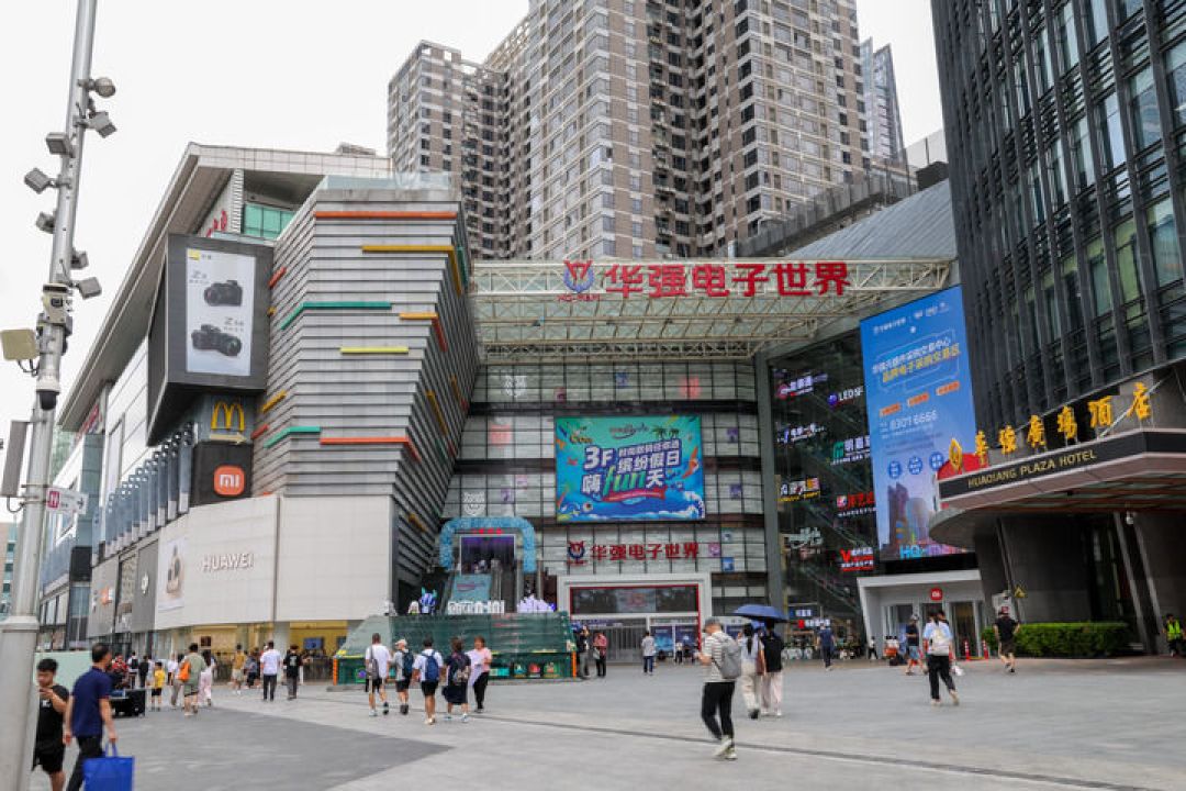 你犹豫要不要买的3D打印机，海外客商正在华强北按行李箱囤