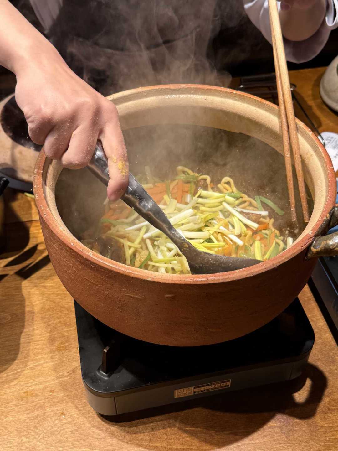 食客求它“好好活着”，股东10月离场：贾国龙的焖面实验活了九个月