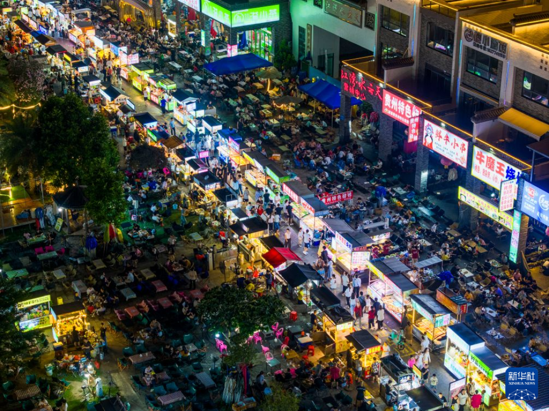 校门口1元3个虾饺，夜市15元一份烤冷面：街头小吃早就是两门生意了