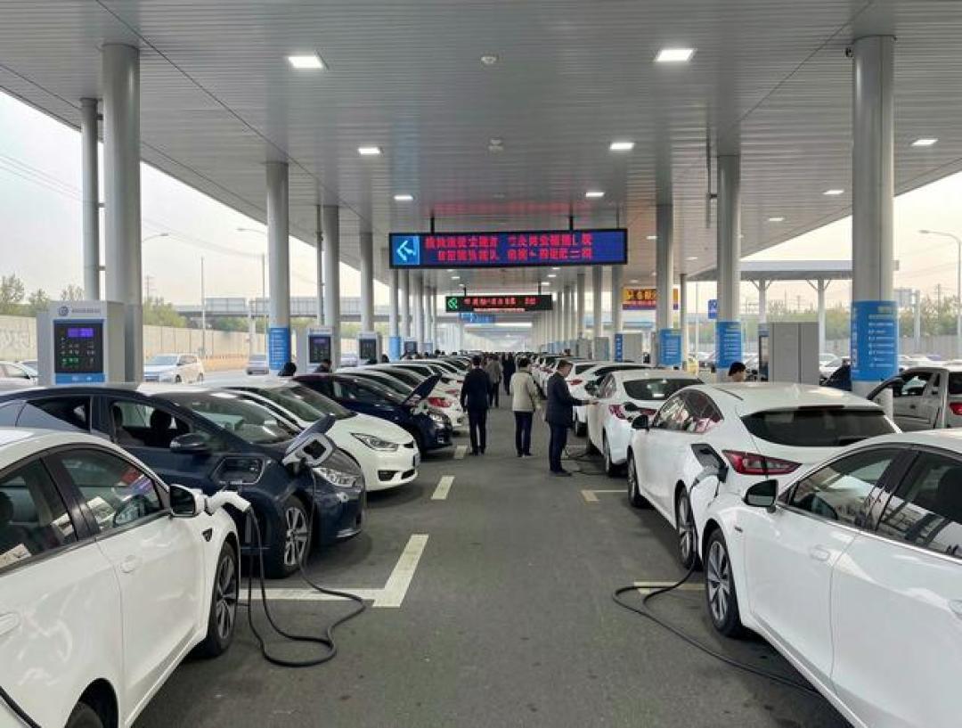 增程和纯电吵的这一架，答案在你家车位