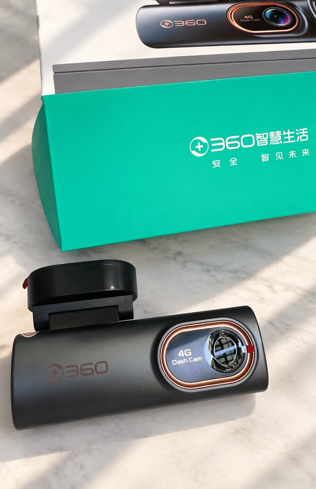 70迈P800九条官宣里没有一个远程查看，比亚迪千里眼回归帖却在评论区对账：想“上班看车”，先看清这三笔钱