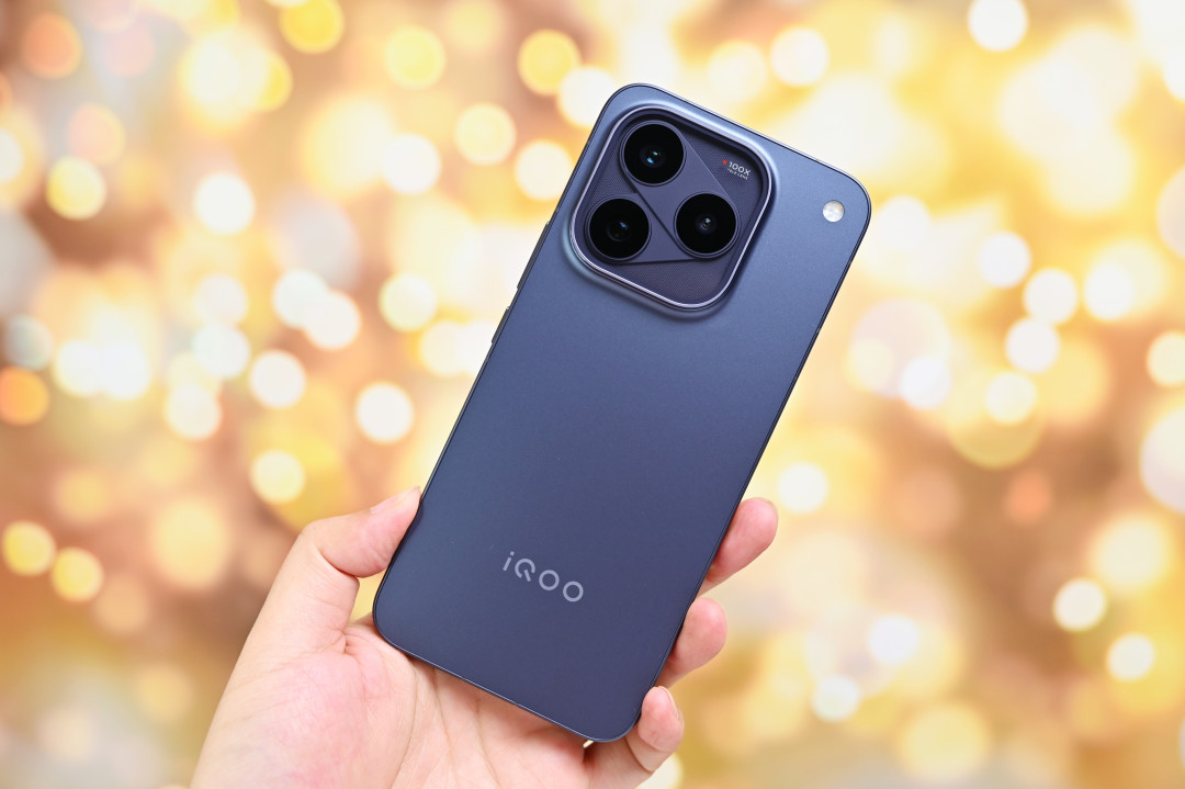 iQOO 16 的高配价只撑了 23 天:旗舰在涨,Neo12 在补