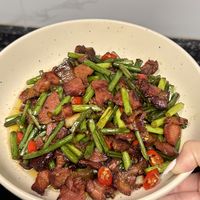 4块9一斤的猪肉打开腌腊窗口：成本账、三派配方和"零添加腊肉"的真相