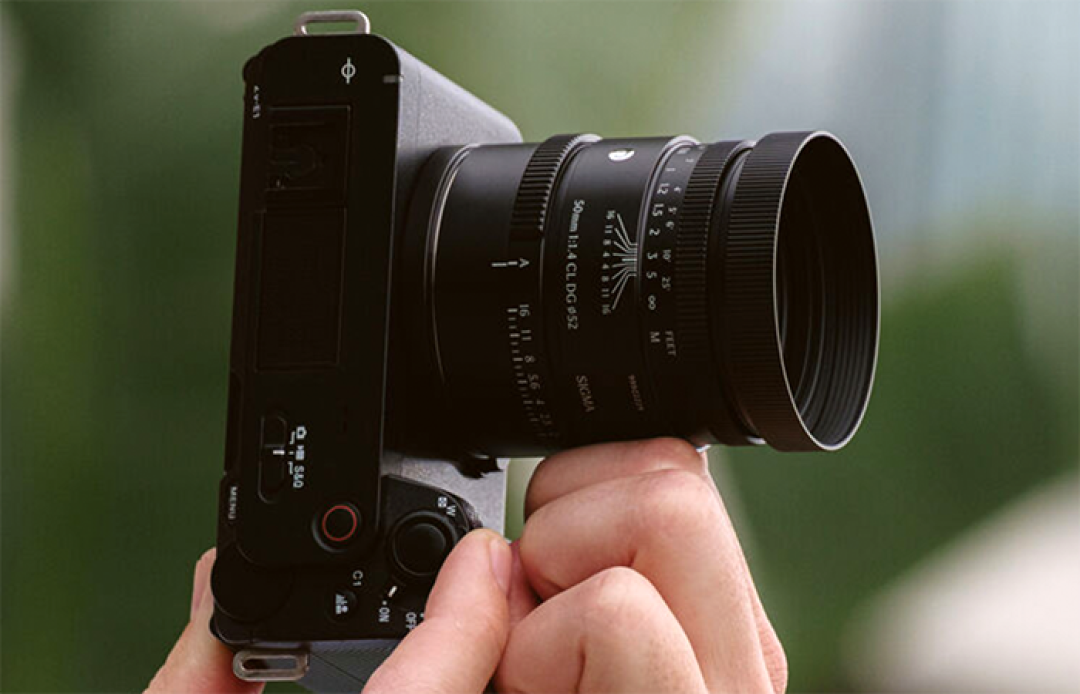 375克和376克只差一克:适马把F1.4大光圈和全画幅机身塞进了同一件外套口袋