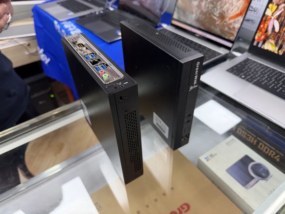 两千五的迷你主机，回家还得再买一块硬盘