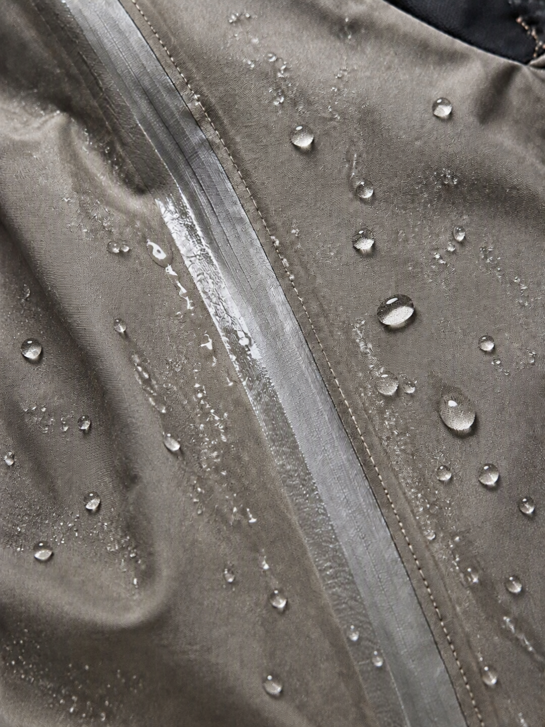 硬壳只是比雨衣透气，比抓绒挡风：双11付款前，先认清三合一的三个上限