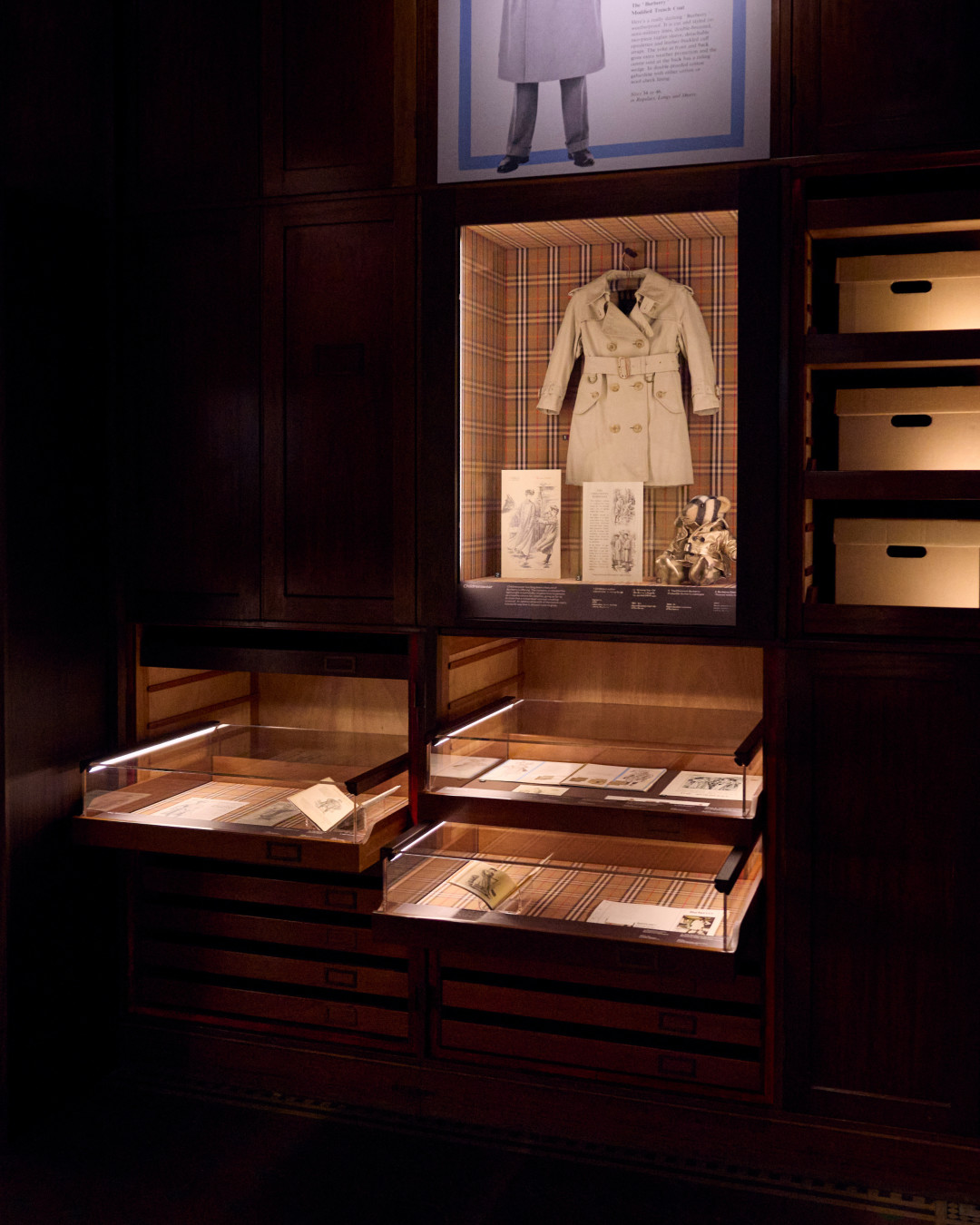 Burberry请魏大勋卖粉底：620元那瓶叫“风衣”，21600元那件才是风衣
