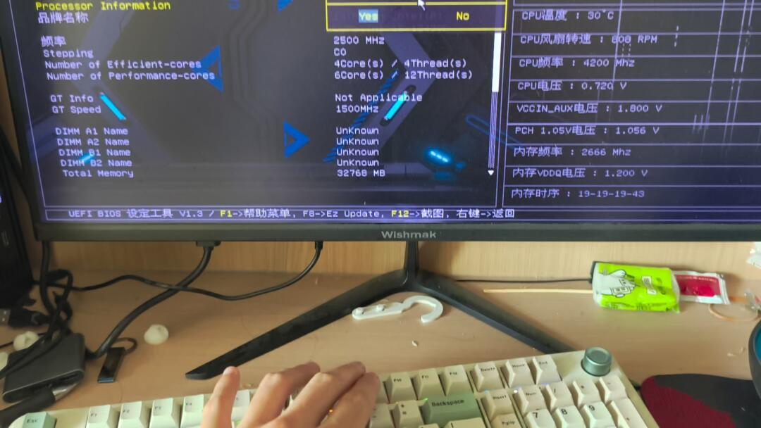 4篇避雷帖500多条评论在吵什么：铭瑄主板被点名的8个坑，对照2026年新品，3个填了，5个还敞着
