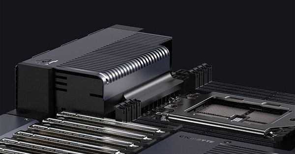 技嘉推新款主板：风冷八通道支持2TB内存、还能塞进九块GPU！