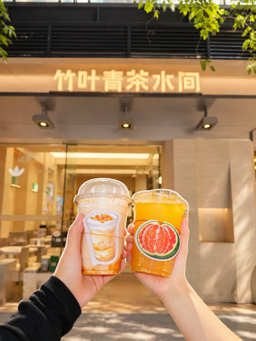 竹叶青开始卖奶茶了，22元一杯：几百一斤的原叶茶装进杯卖，成都才有