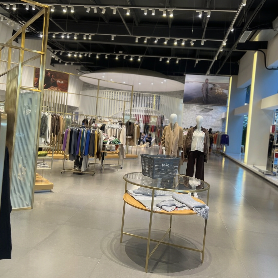 专程飞鄂尔多斯买羊绒，到底值不值？乐园店、羊绒街、工厂店三笔账我全摆出来了