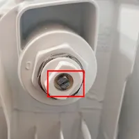 暖气片上凉下热，有人放气5分钟就热了：见水就收，越放水越凉