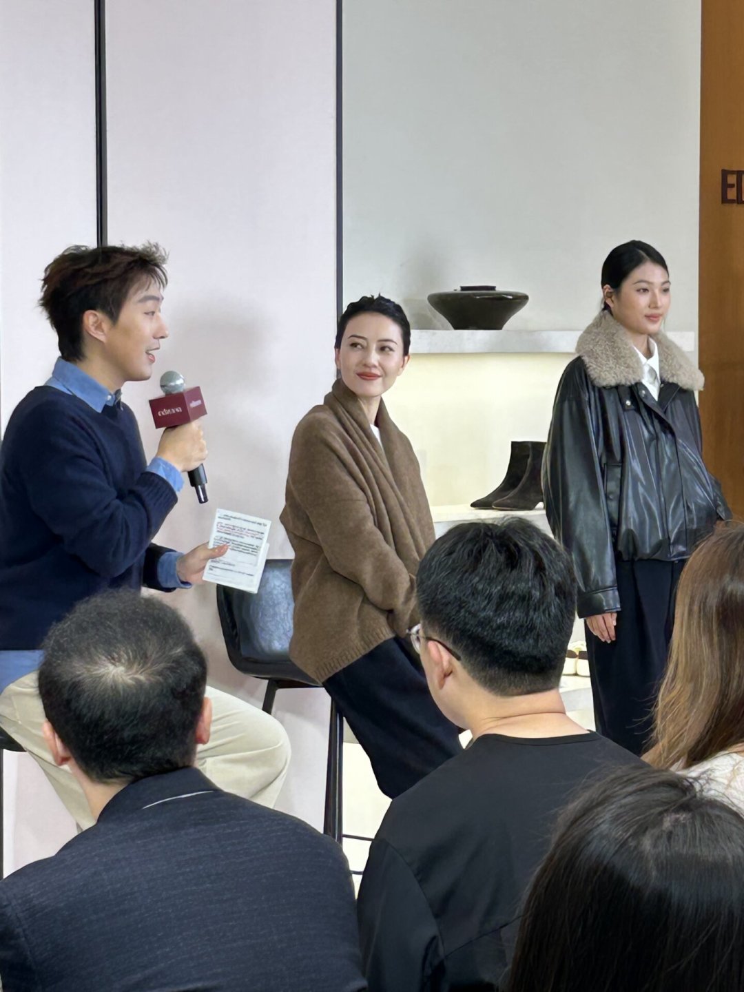 高圆圆的冬天穿搭火了:松弛感不是玄学,是面料学