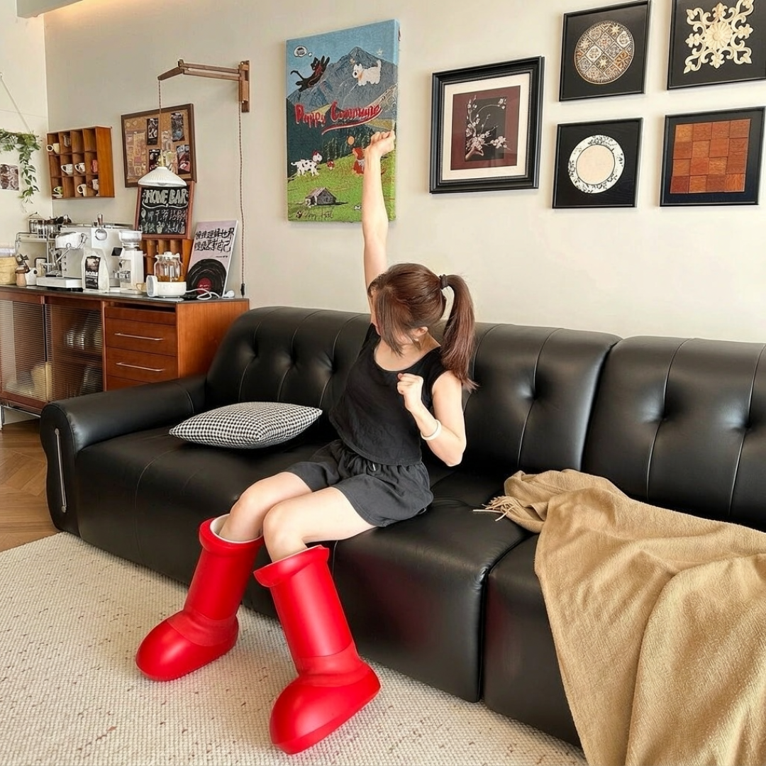 搜“阿童木”，一半结果和阿童木无关：棉服平替、手办行情、联名生意，谁在分走这个名字