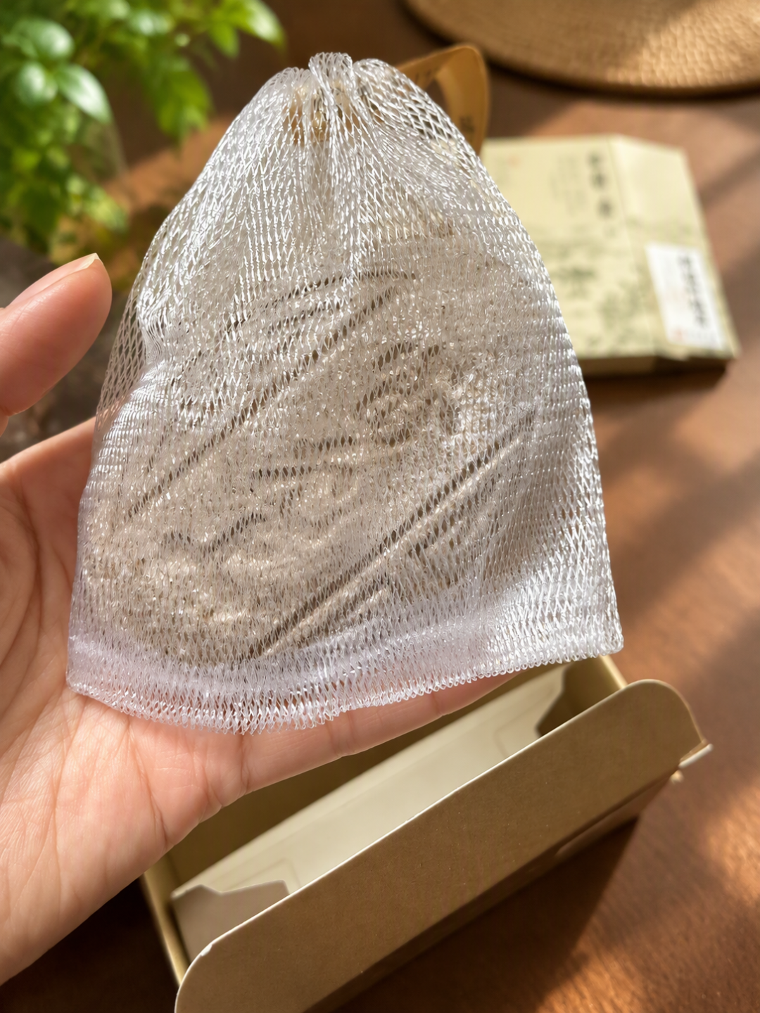 测不出侧柏叶、退货被拒:这块爆火的老字号洗发皂,评论区比广告真