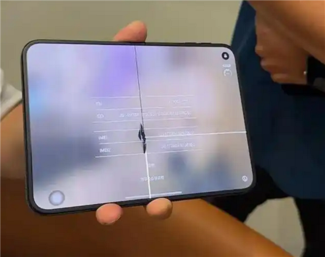 第一批拿到iPhone Duo的人有点烧心：很多App没适配、内屏开裂等