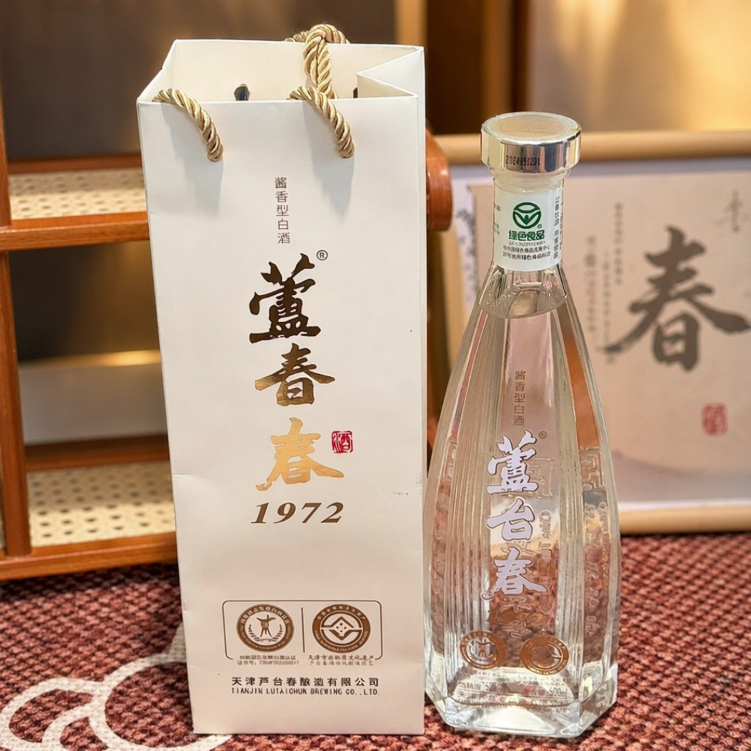 “芦台春”三个字是周恒刚起的:北酱第一瓶的来路,和它裂成两半的口碑