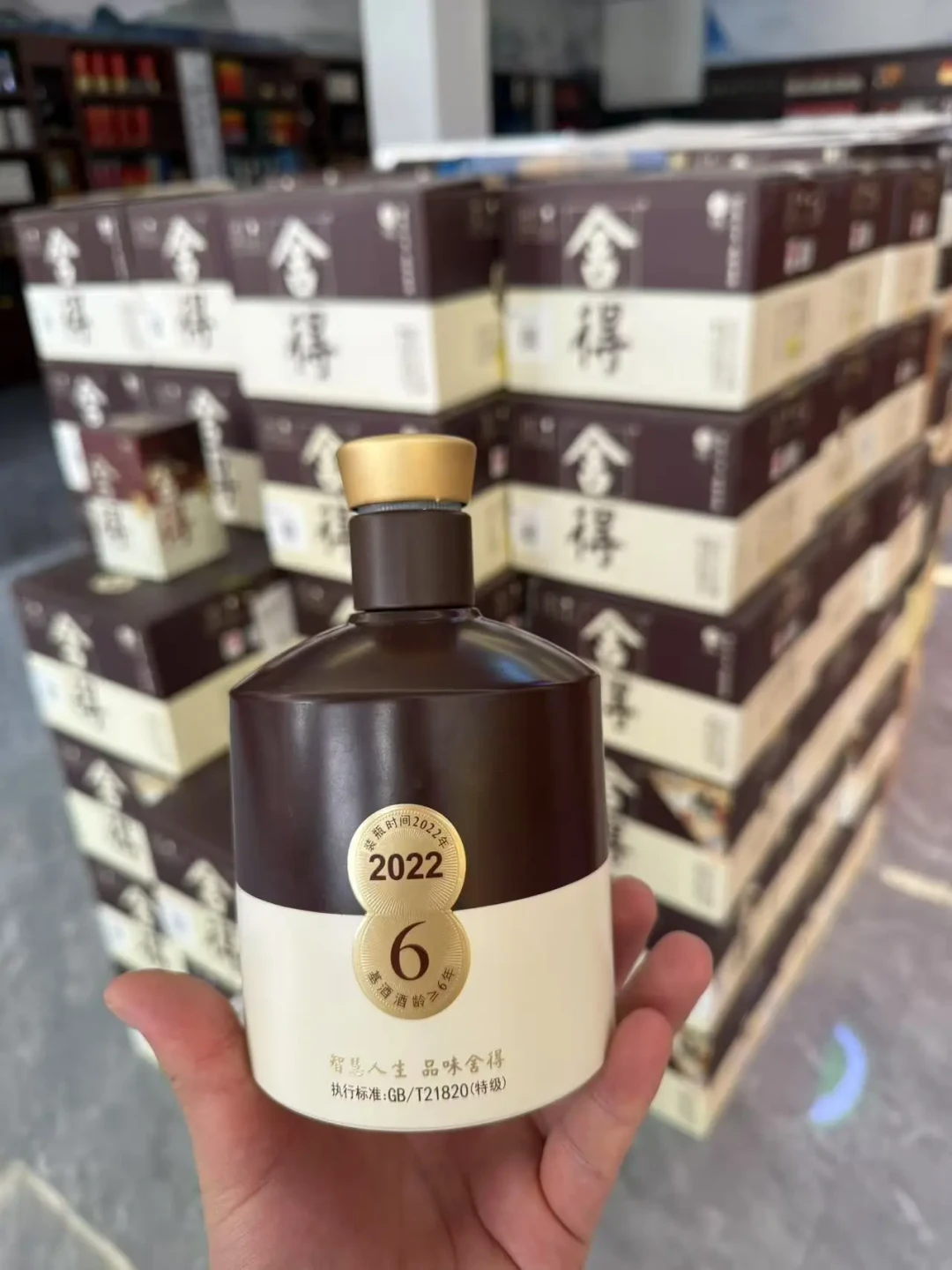 双11撞上冬季宴席季:沱牌网购227一箱,烟酒店买3箱送双支,哪种买法桌均成本更低?