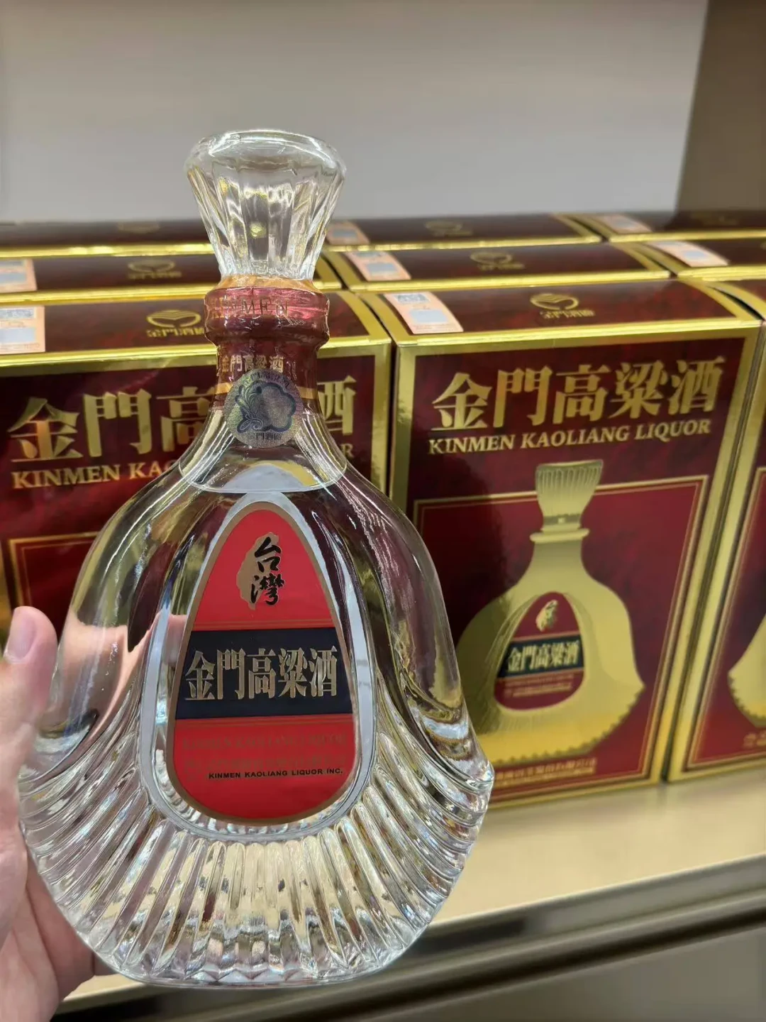 金门高粱越放越值钱？先分清“陈年酒”和“放久了的酒”，再谈怎么喝、值多少