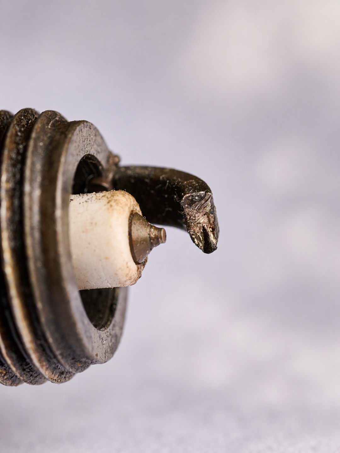 换上去11天的新火花塞断了:没擦的断口,和三轮改口的协商账本