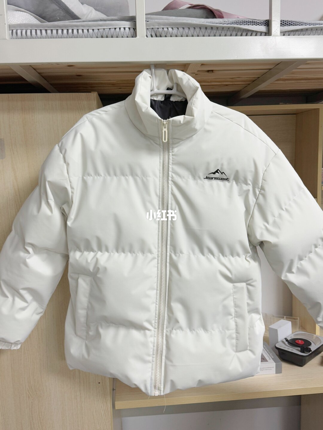 刚翻出来的羽绒服想直接机洗?会“炸”的多是老波轮塞满筒:按开始键前先查三件事