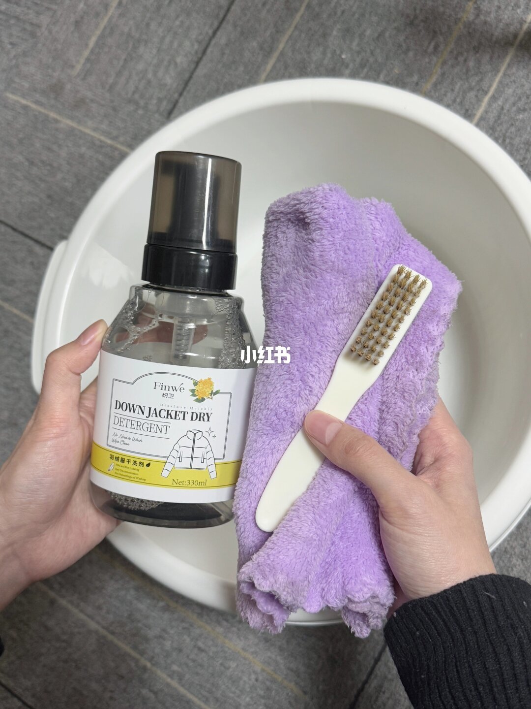刚翻出来的羽绒服想直接机洗?会“炸”的多是老波轮塞满筒:按开始键前先查三件事