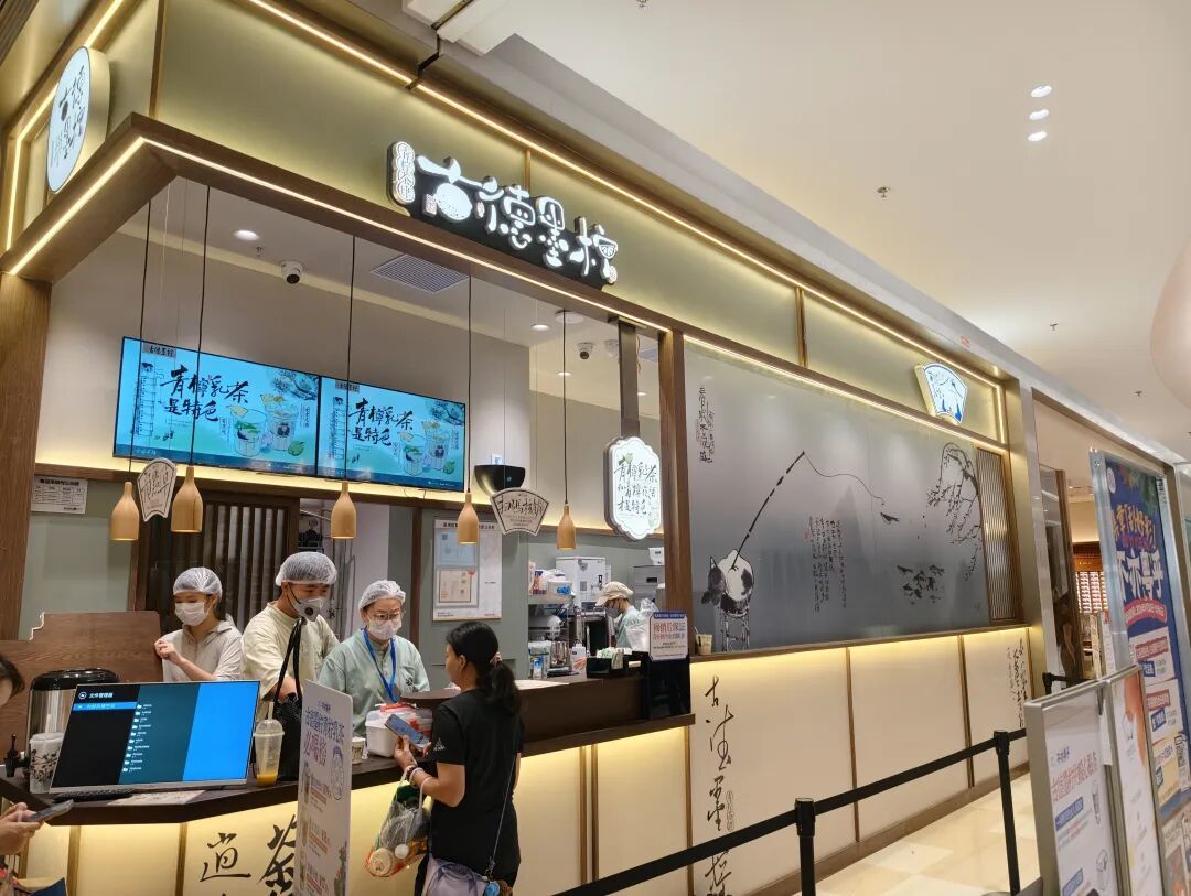 茶颜悄悄试点“免核销”：排队2小时的广州深圳，奶沫杯和“白脱”杯现在是两杯