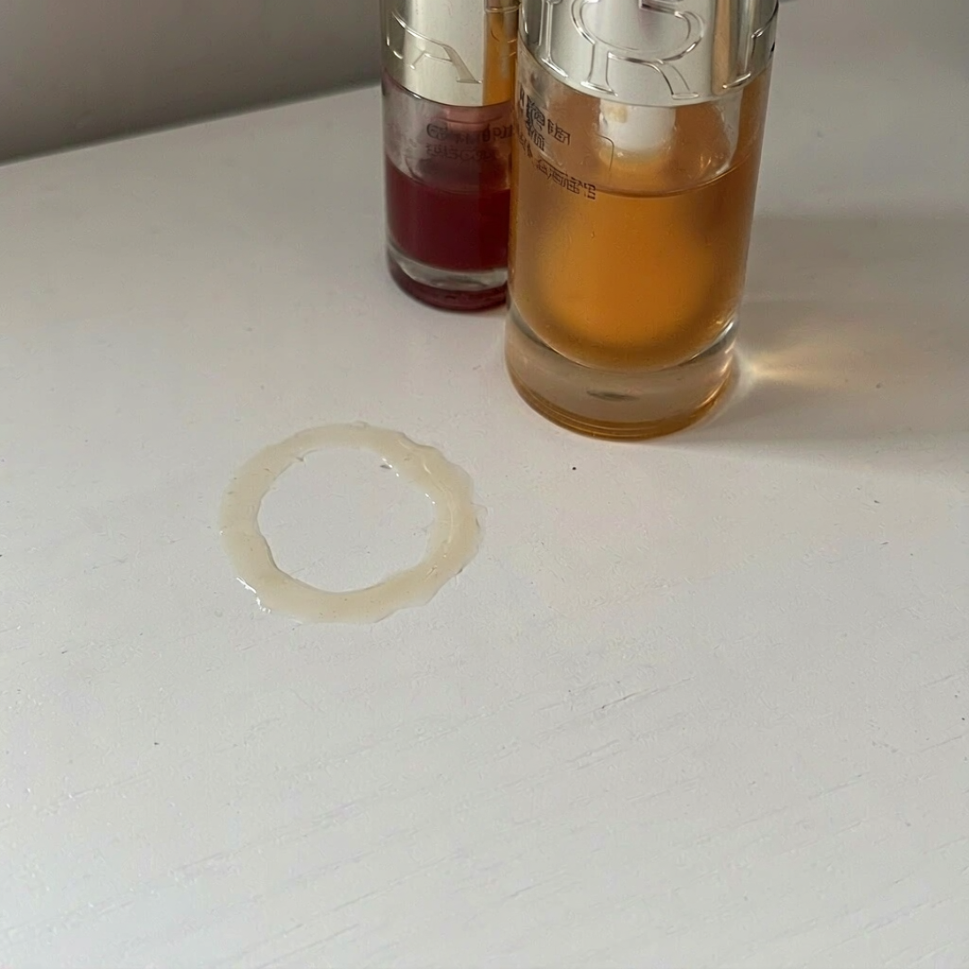 玻璃唇出圈,漏油也上桌:娇韵诗唇油245的机制,先过评论区这五问再冲