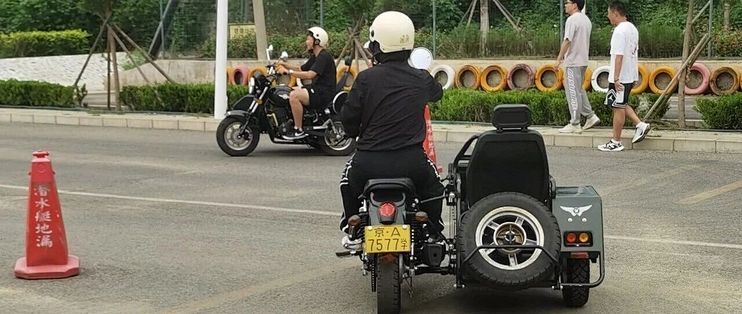 双11驾校把D/E照卖到588，官方考试费只收一百出头：掏钱前先问清这588包了什么、包几次补考