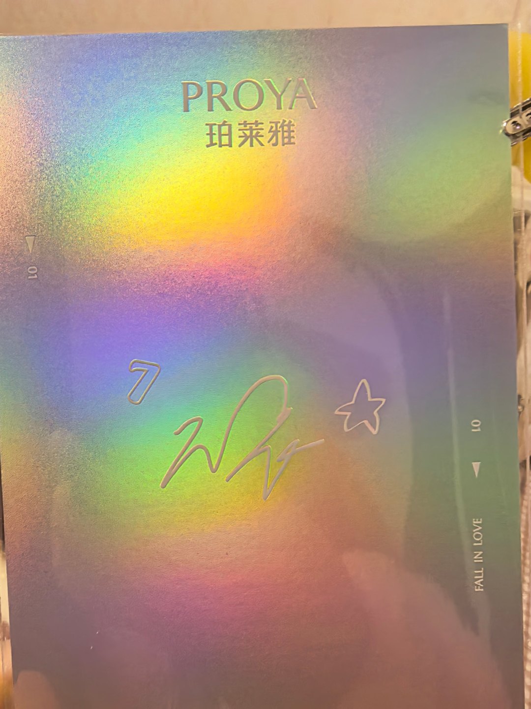 无畏成了珀莱雅的代言人,52到517的礼盒到货了,压碎的小卡真的好疼