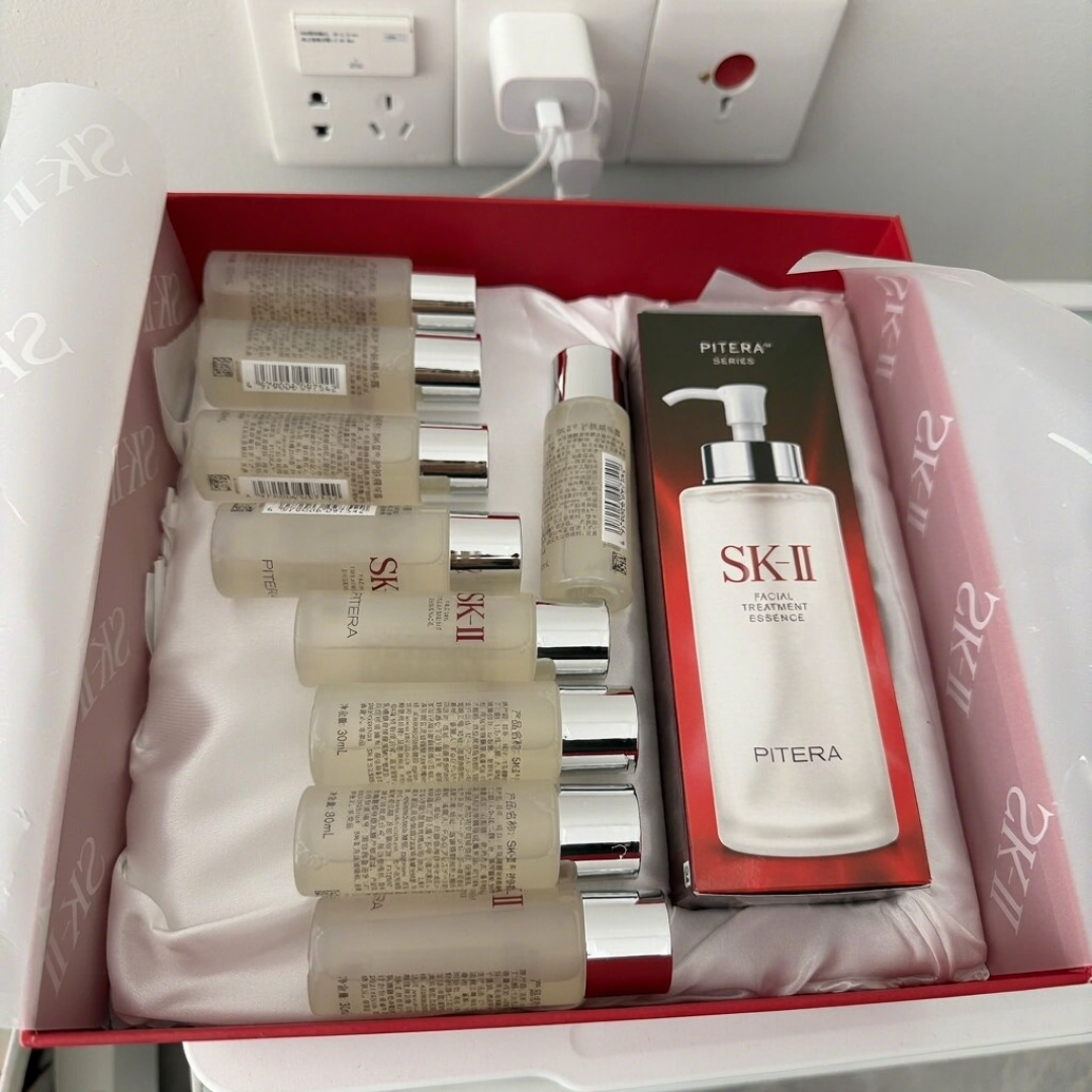 双11囤的450ml神仙水,你的脸可能用不完:十几条空瓶记录折成每天1~3毫升,先用哪瓶、要不要冷藏、批号怎么看,一次算清