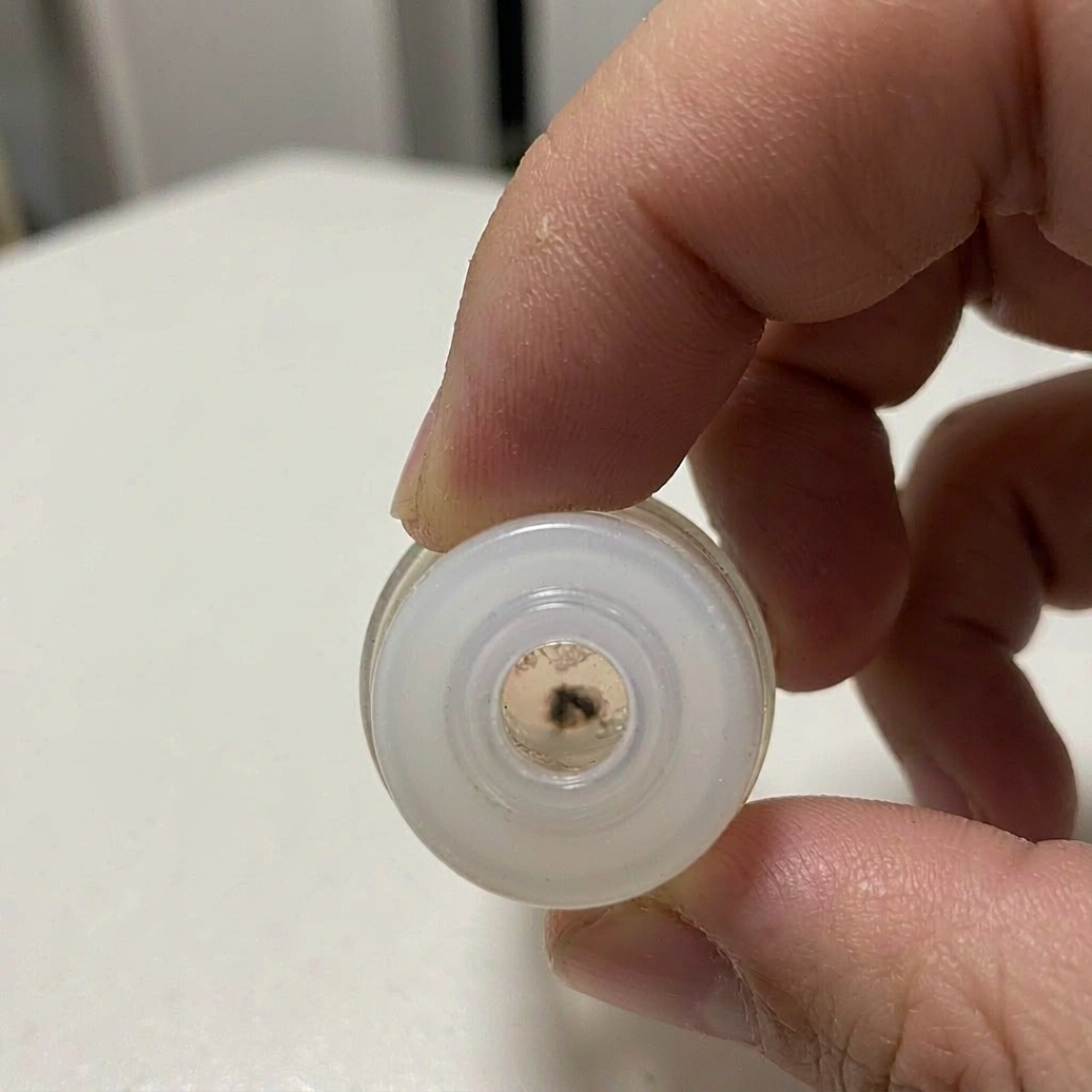 双11囤的450ml神仙水,你的脸可能用不完:十几条空瓶记录折成每天1~3毫升,先用哪瓶、要不要冷藏、批号怎么看,一次算清